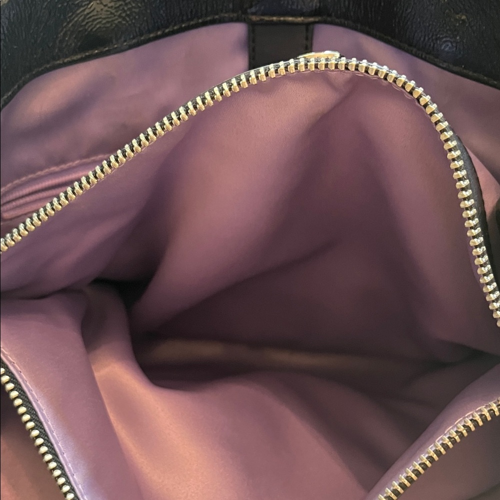 Coach Madison Black and Cream Signature Shoulder Bag - Picture 12 of 16